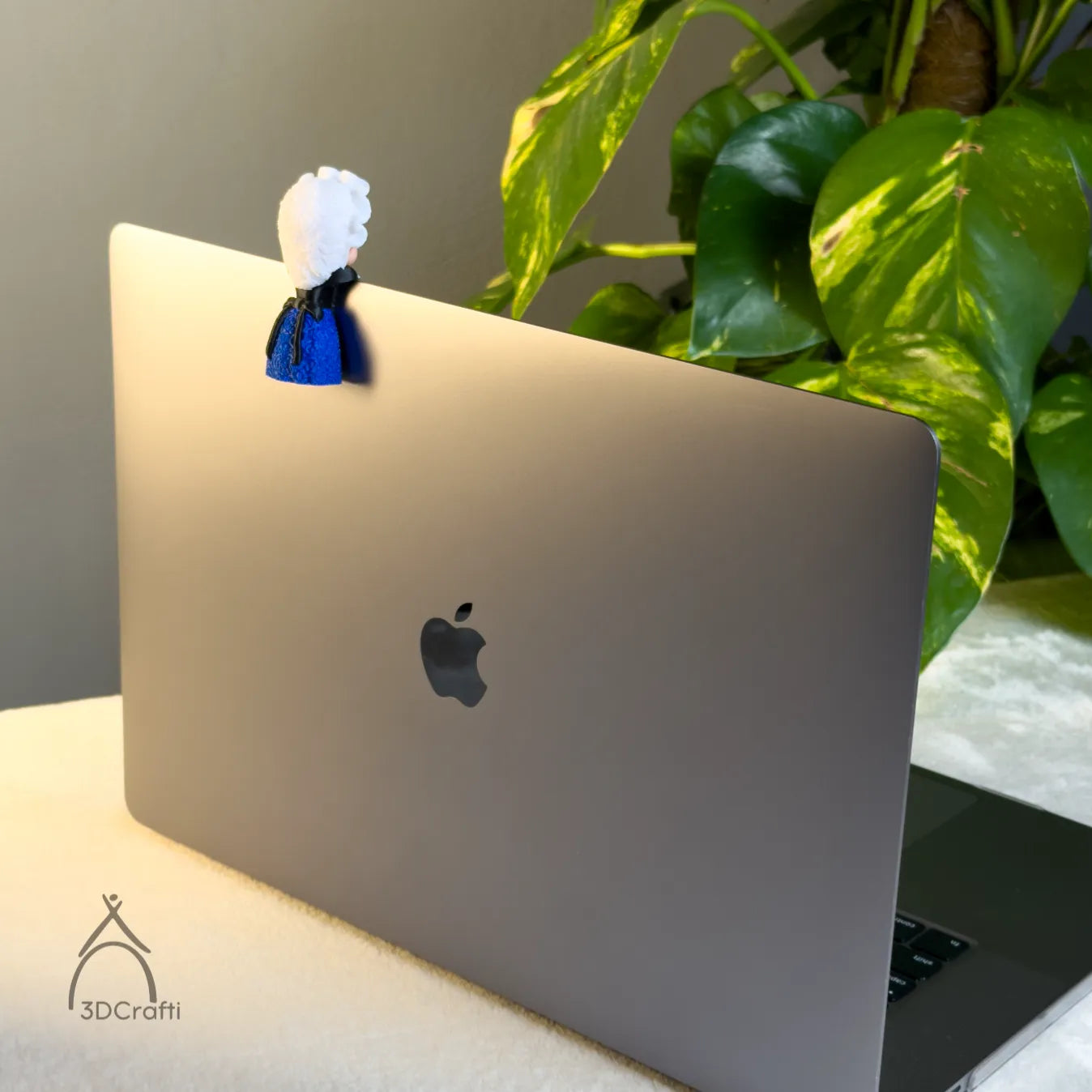 Moni Belleza ojos abiertos